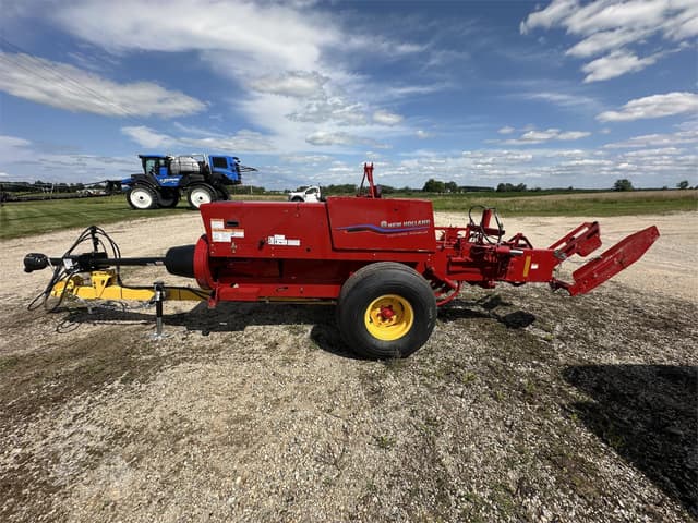 Image of New Holland Hayliner 275 Plus equipment image 2