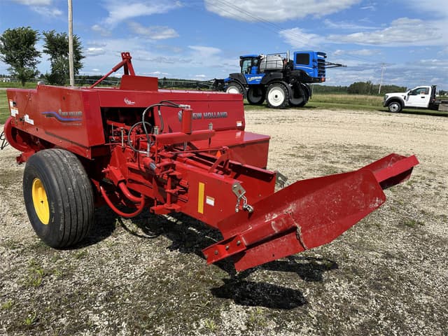 Image of New Holland Hayliner 275 Plus equipment image 3