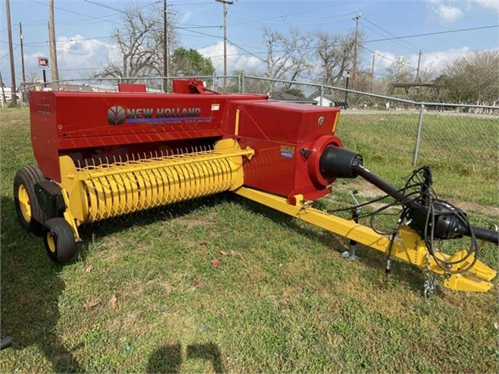 Image of New Holland Hayliner 275 Plus Primary image