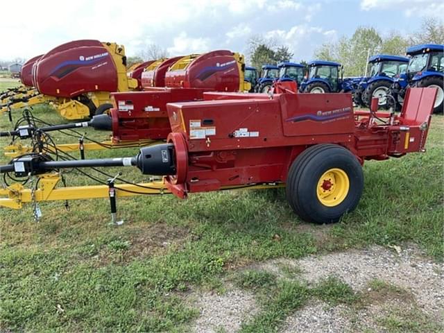 Image of New Holland Hayliner 275 Plus equipment image 2