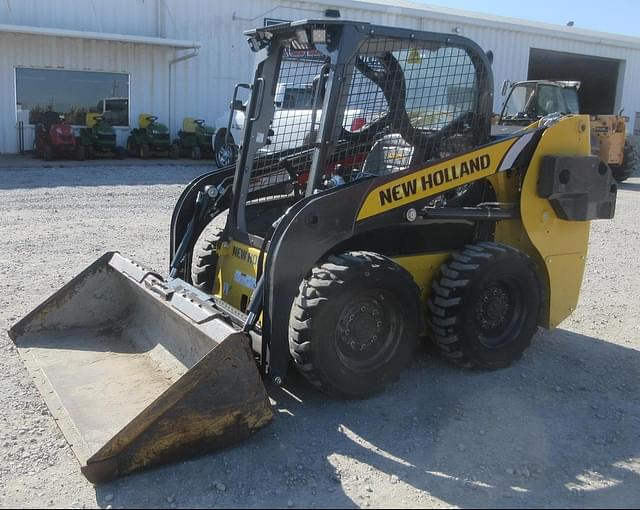 Image of New Holland L316 equipment image 2
