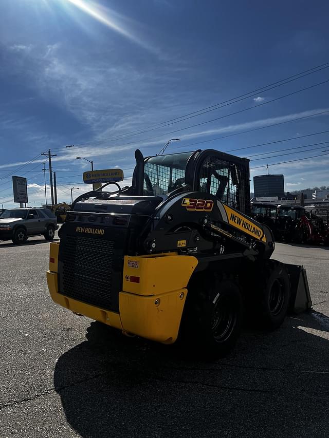 Image of New Holland L320 equipment image 3