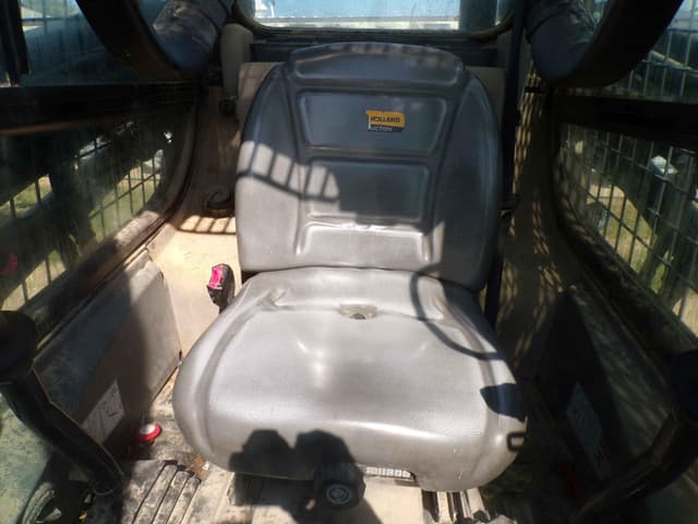Image of New Holland L320 equipment image 3