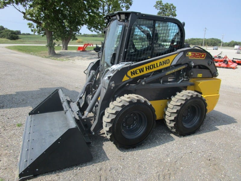 Main image New Holland L320