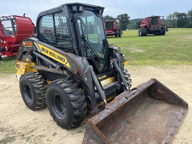 Image of New Holland L320 equipment image 1