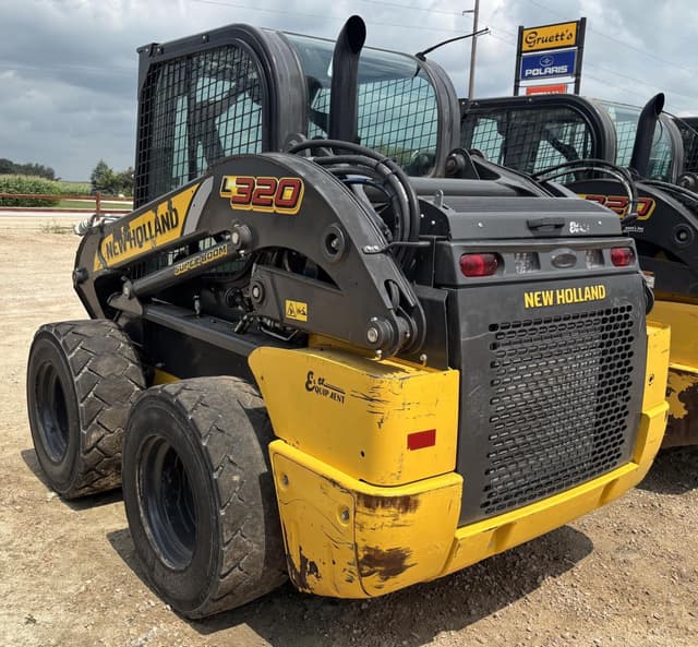 Image of New Holland L320 equipment image 4