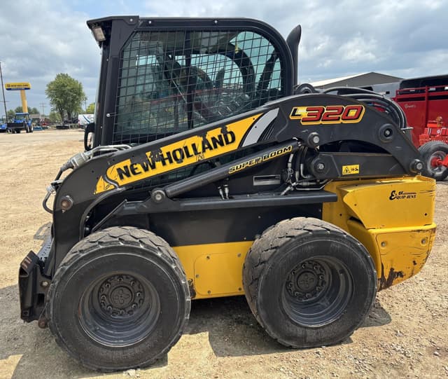 Image of New Holland L320 equipment image 1