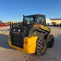 Image of New Holland L320 equipment image 3