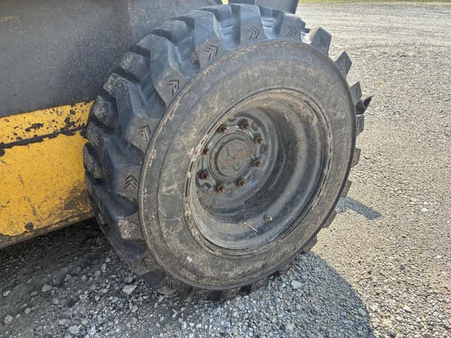 Image of New Holland L320 equipment image 4