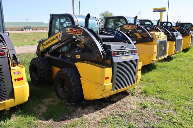 Image of New Holland L328 equipment image 3