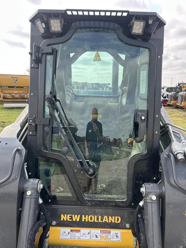 Image of New Holland L328 equipment image 3