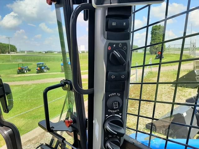 Image of New Holland L328 equipment image 1