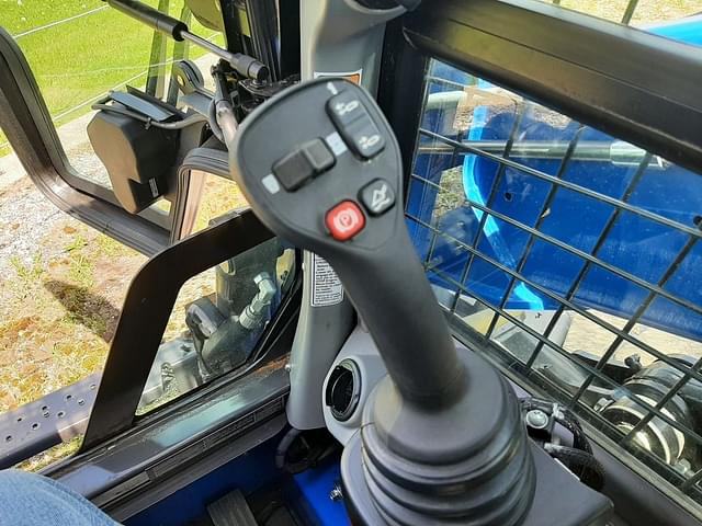 Image of New Holland L328 equipment image 2