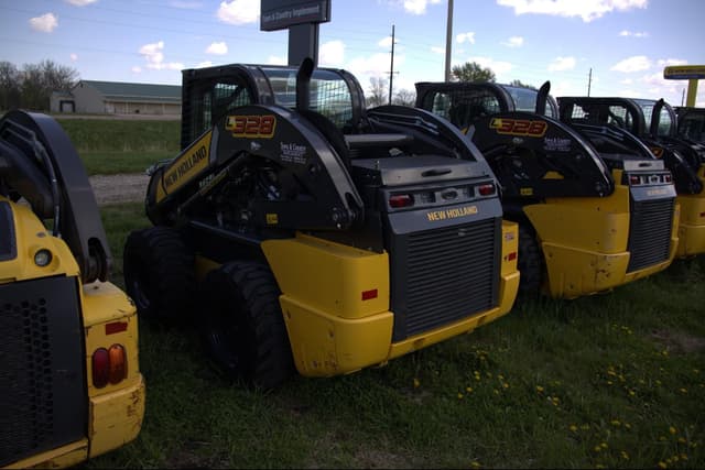Image of New Holland L328 equipment image 3