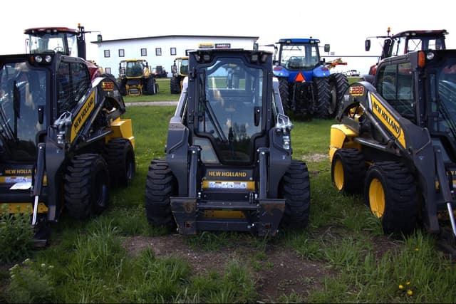 Image of New Holland L328 equipment image 1