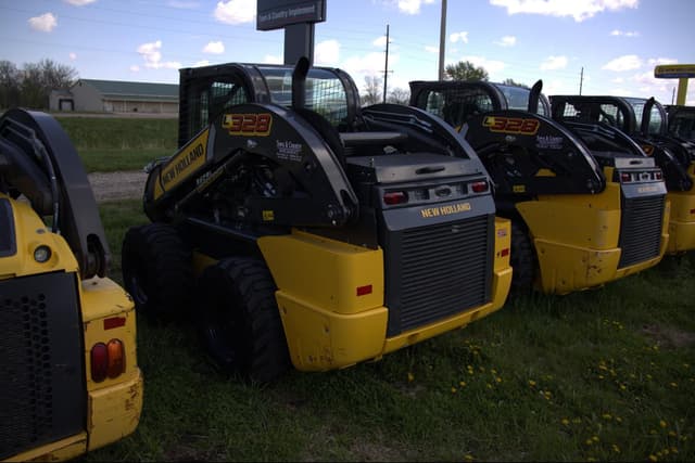 Image of New Holland L328 equipment image 3