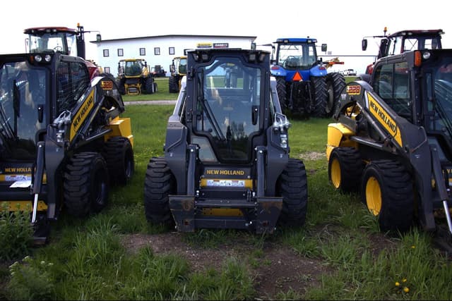 Image of New Holland L328 equipment image 1