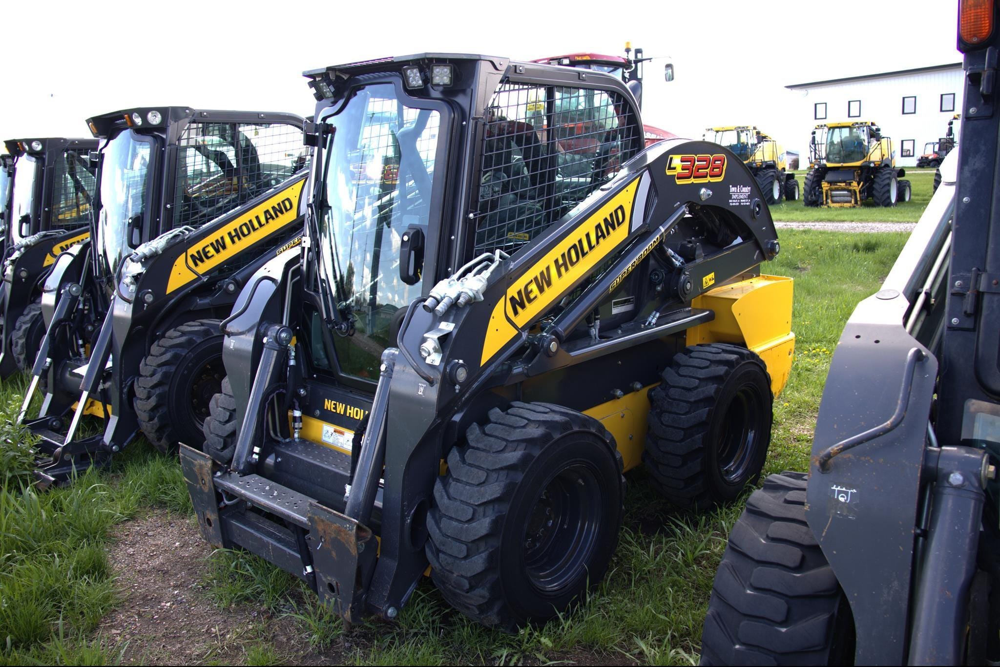 2024 New Holland L328 Equipment Image0