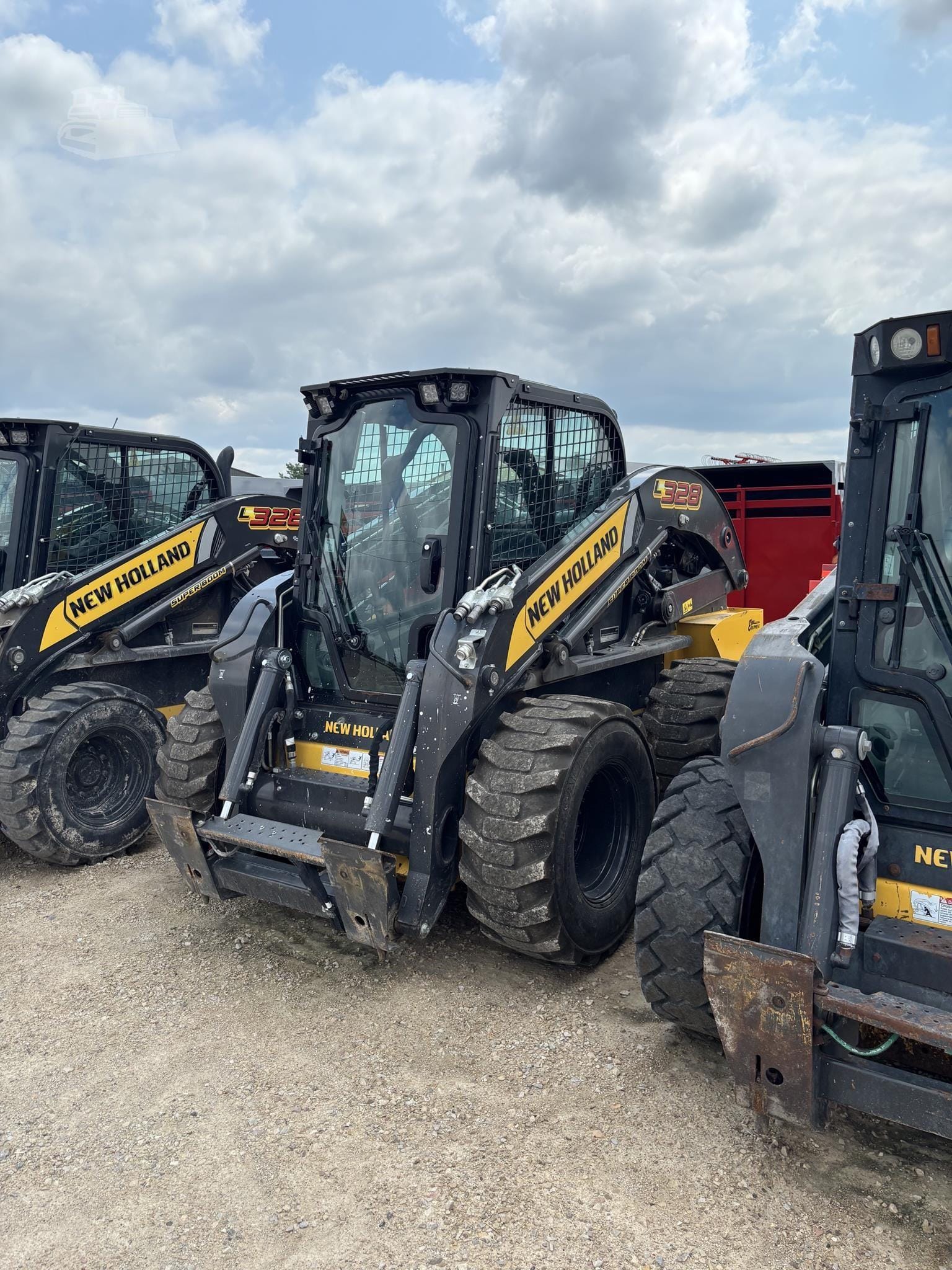 2024 New Holland L328 Equipment Image0