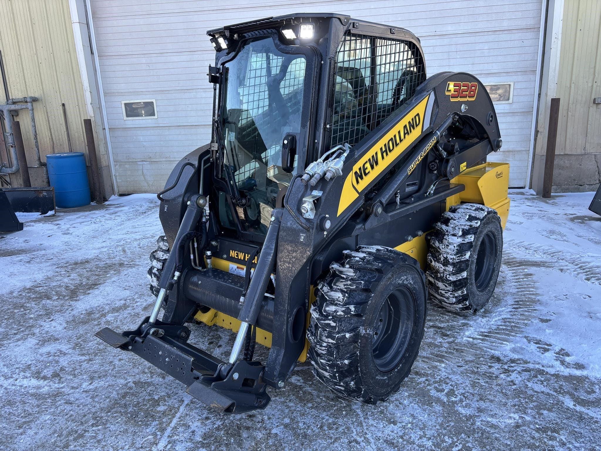 2024 New Holland L328 Equipment Image0