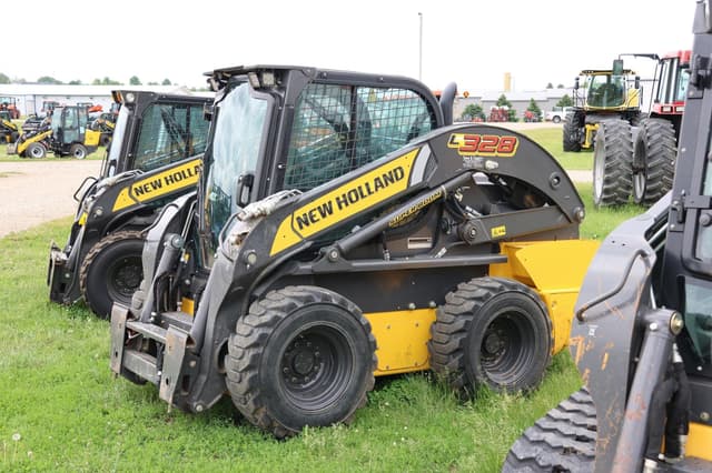 Image of New Holland L328 equipment image 3