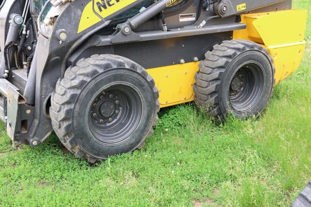 Image of New Holland L328 equipment image 4