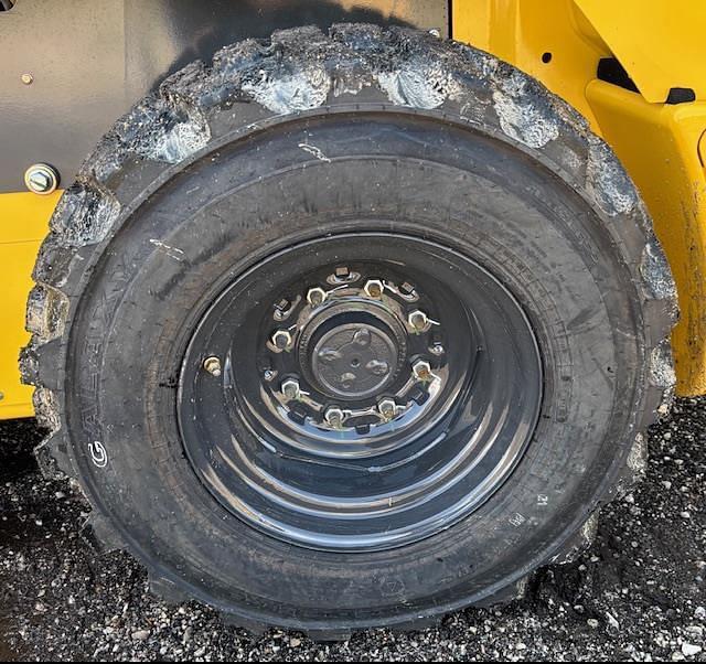 Image of New Holland L328 equipment image 4