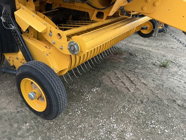 Image of New Holland RB460 Hay Special equipment image 4