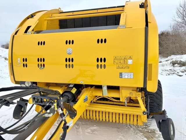 Image of New Holland RB560 equipment image 3