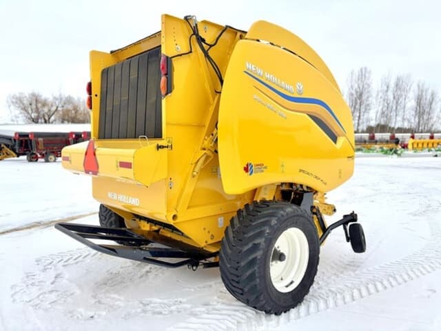 Image of New Holland RB560 equipment image 2