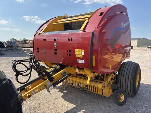 Image of New Holland RB560 Specialty Crop Xtra equipment image 3