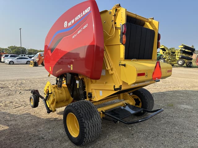 Image of New Holland RB450 CropCutter equipment image 2