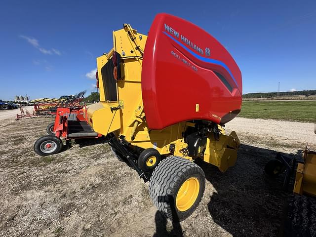 Image of New Holland RB450 CropCutter equipment image 4