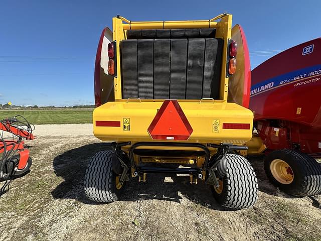 Image of New Holland RB450 CropCutter equipment image 3