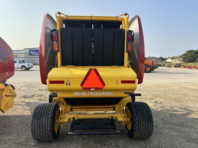 Image of New Holland RB450 CropCutter equipment image 4