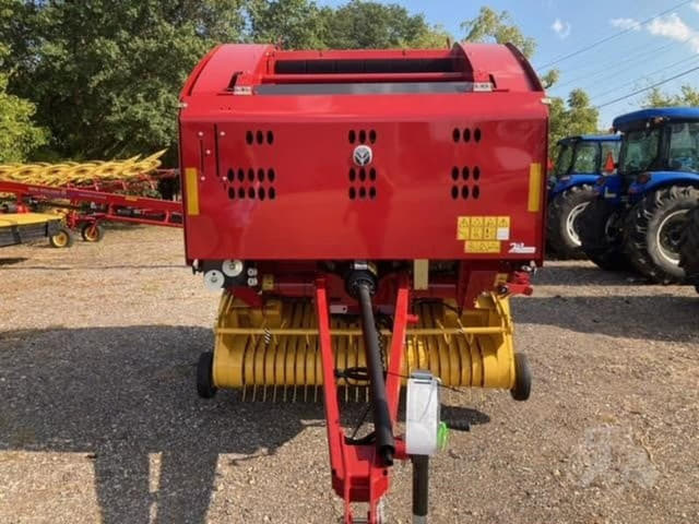 Image of New Holland RB450 Utility Plus equipment image 4