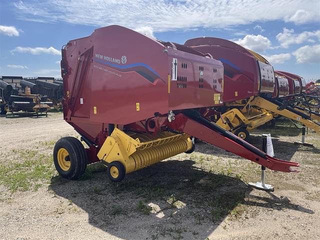 Image of New Holland RB450 Utility Plus equipment image 4