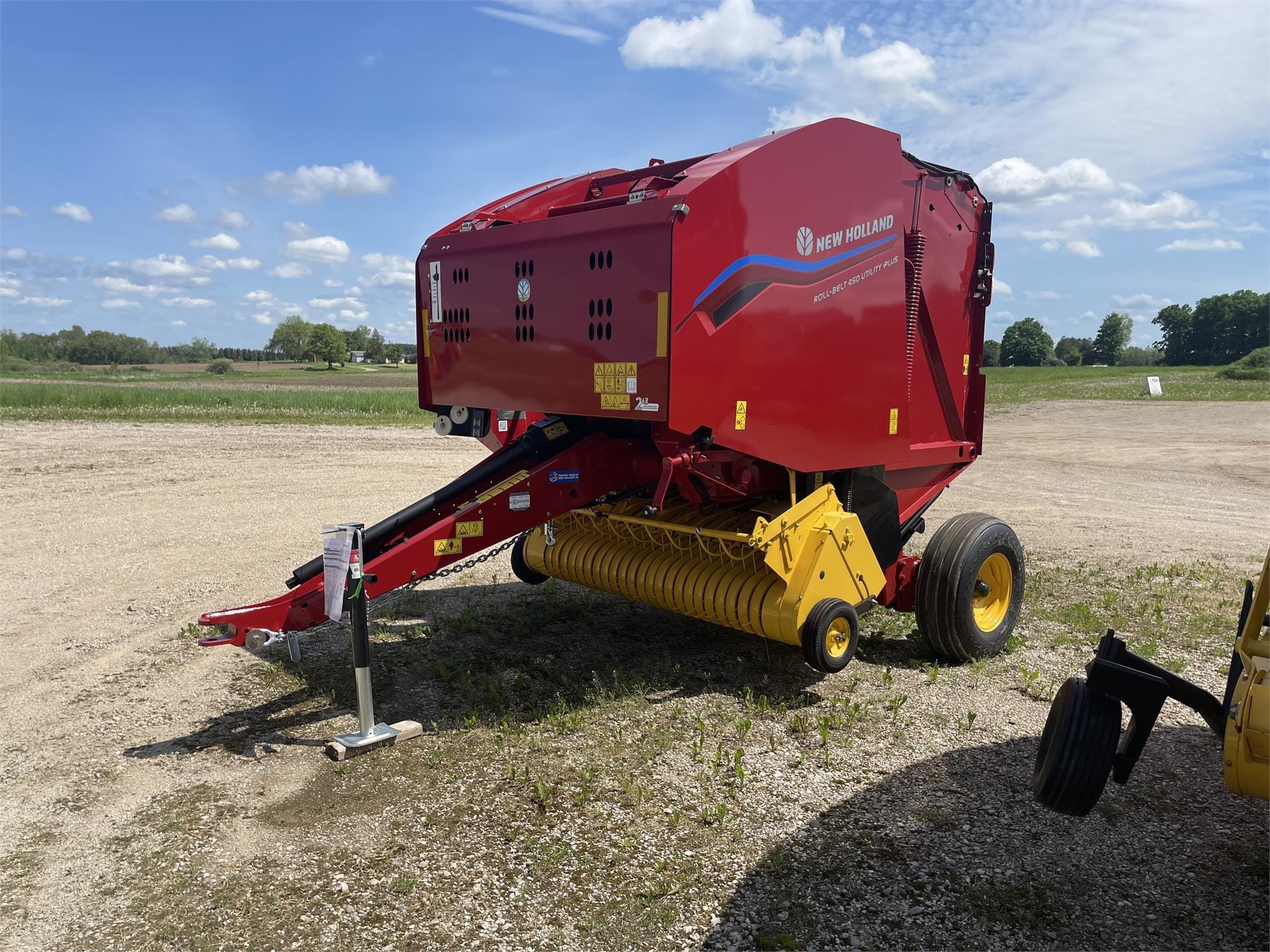 2024 New Holland RB450 Utility Plus Equipment Image0