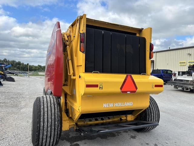 Image of New Holland RB560 equipment image 3