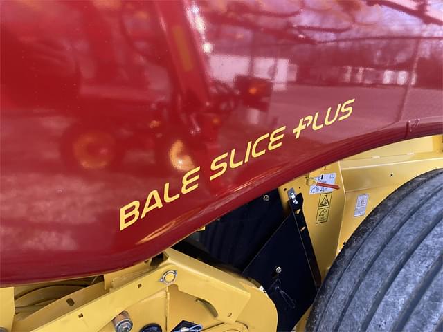 Image of New Holland RB560 Bale Slice Plus equipment image 2