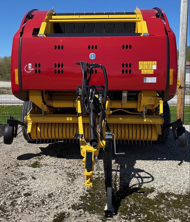Image of New Holland RB560 Specialty Crop Plus equipment image 2