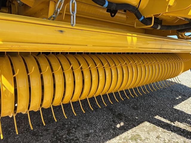 Image of New Holland RB560 Specialty Crop Plus equipment image 4