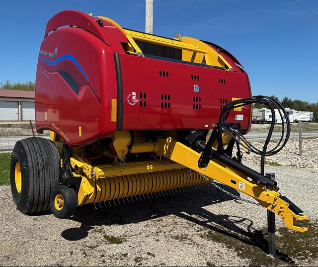 Image of New Holland RB560 Specialty Crop Plus equipment image 3