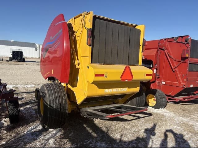 Image of New Holland RB560 equipment image 2