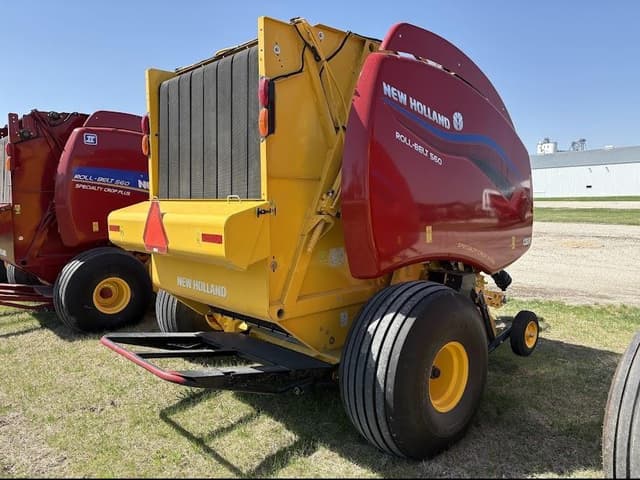 Image of New Holland RB560 Specialty Crop Xtra equipment image 3
