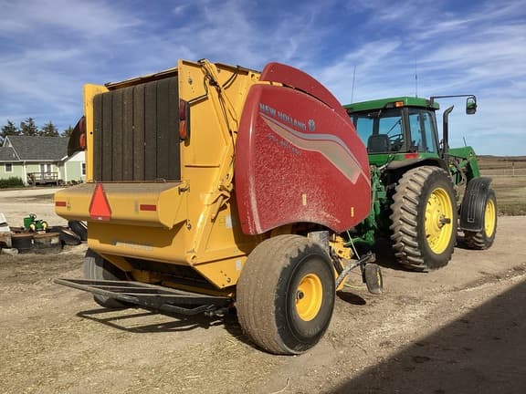 Image of New Holland RB560 Specialty Crop equipment image 3