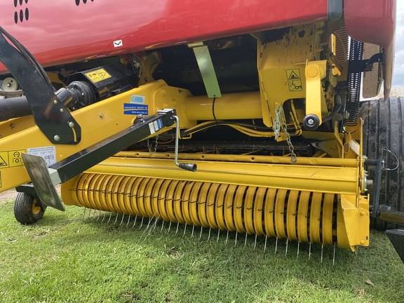 Image of New Holland RB560 Specialty Crop equipment image 4