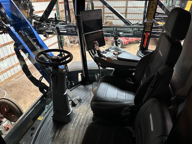 Image of New Holland SP370F equipment image 3