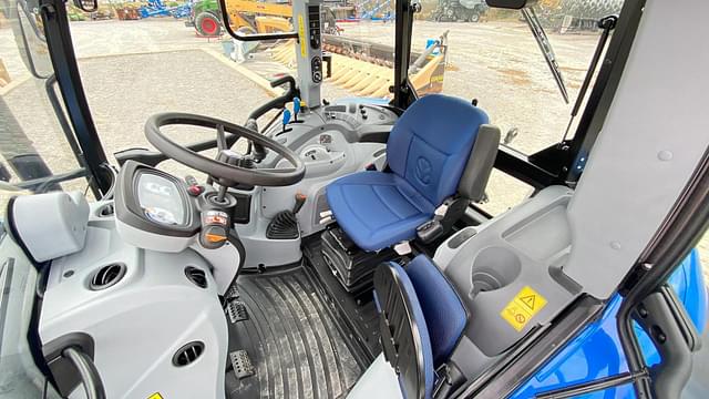 Image of New Holland T5.110 equipment image 2