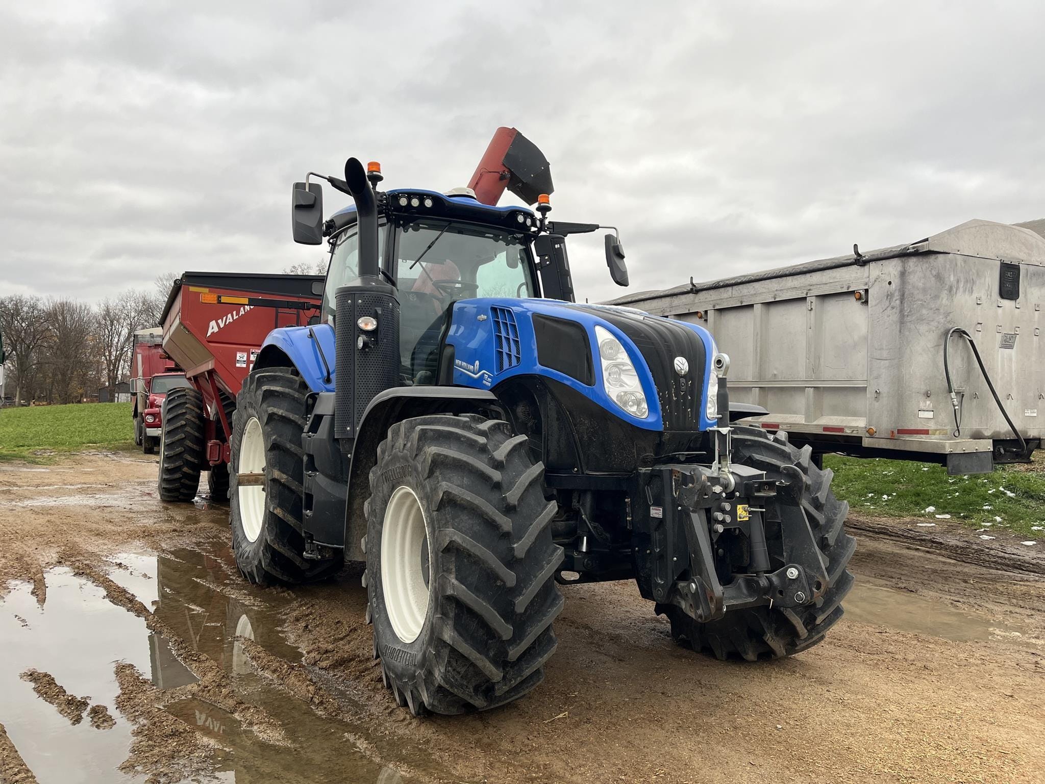2024 New Holland T8.350 Equipment Image0